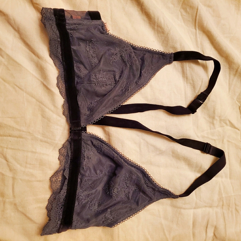 Vs Lace front closure Bralett